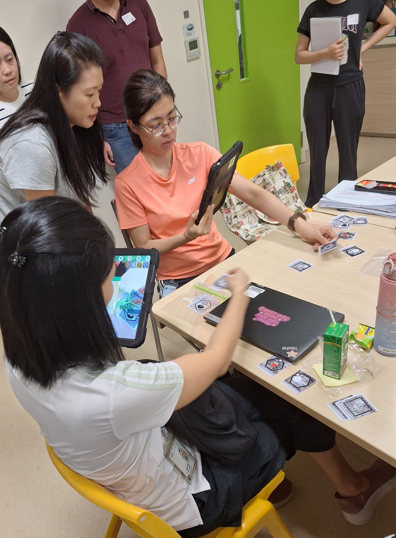 Teachers from Qifa Primary School explored the WriteCube app, which supports
				students in Chinese composition writing in an intelligent AR-supported learning
				environment.